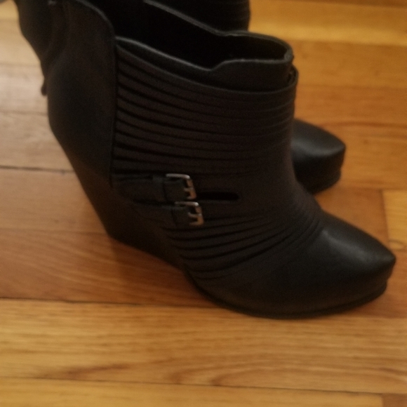 HeartSoul Black 4" Wedge Bootie Size 10 - Picture 4 of 6